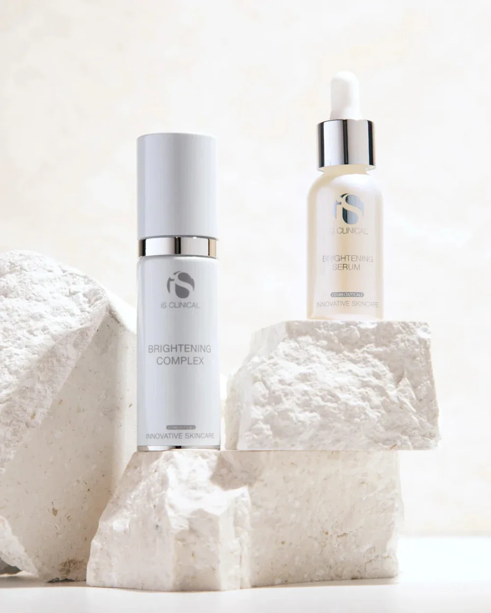 Brightening Serum iS Clinical - Image 3